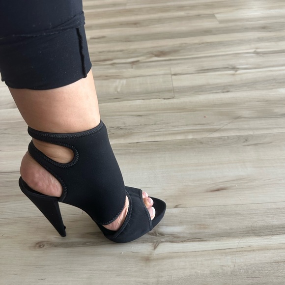 Elegant Black Women's Shoes - Picture 5 of 6